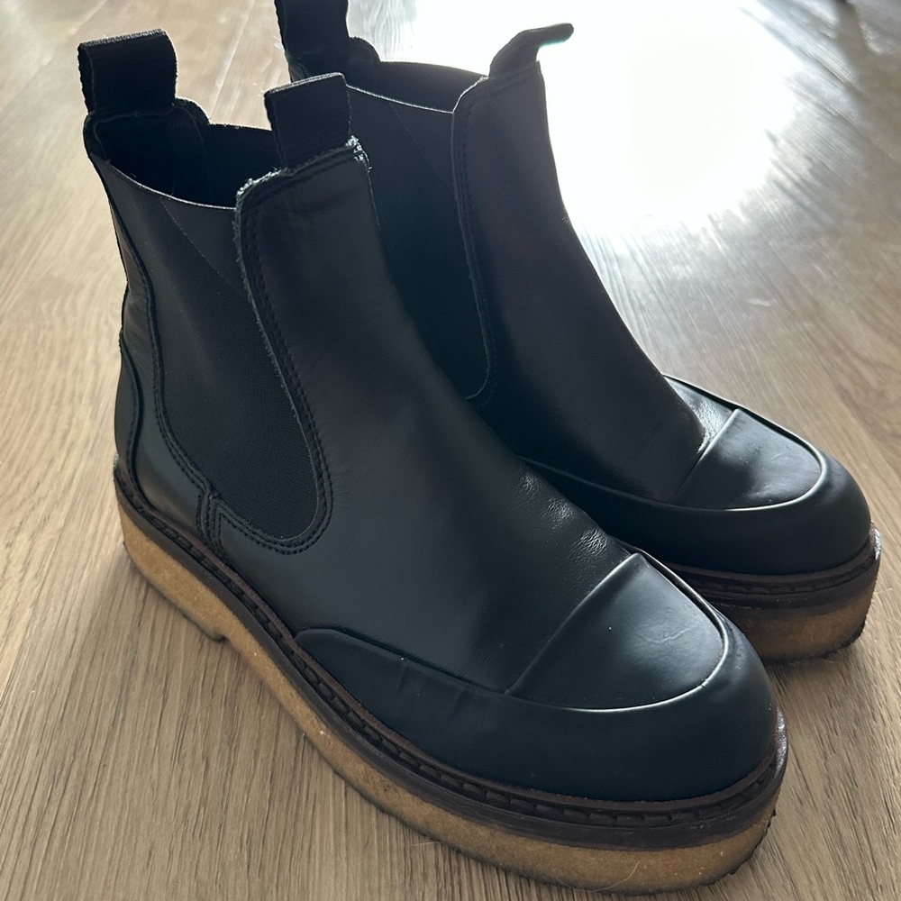Ganni boots. Only worn a few times and in excellent condition!